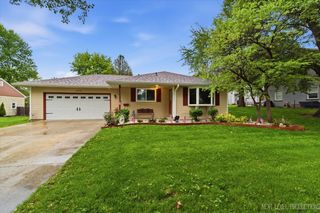 332 S Elmwood Drive, Aurora, IL 60506