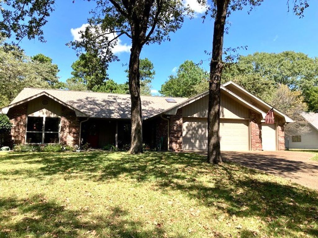 362 Meadow View Path, Holly Lake Ranch, TX 75765