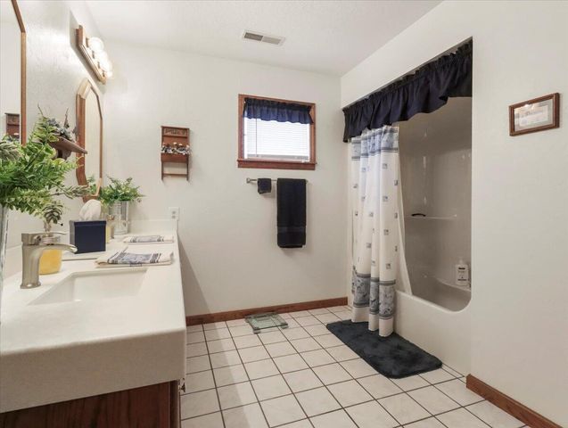 1001 Hovis Street, Mountain Grove, MO 65711