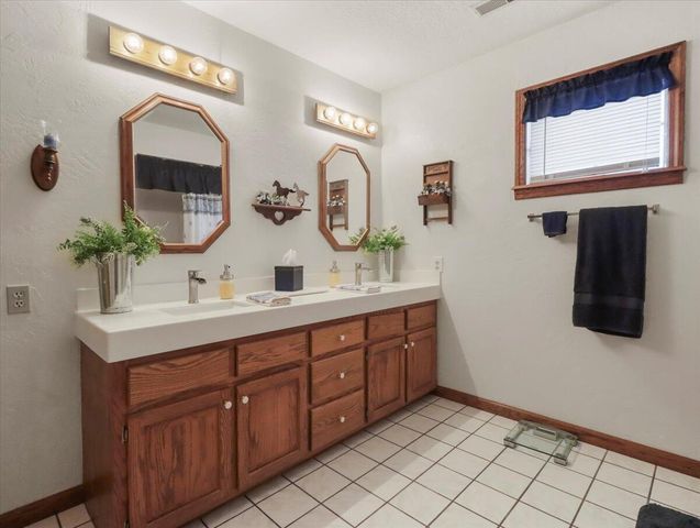 1001 Hovis Street, Mountain Grove, MO 65711