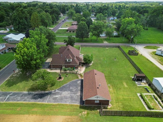 1001 Hovis Street, Mountain Grove, MO 65711