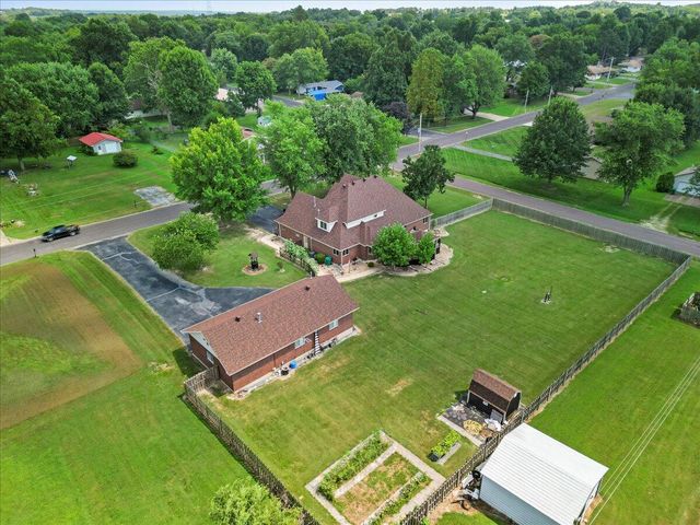 1001 Hovis Street, Mountain Grove, MO 65711