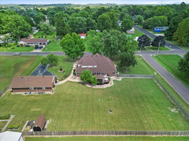 1001 Hovis Street, Mountain Grove, MO 65711
