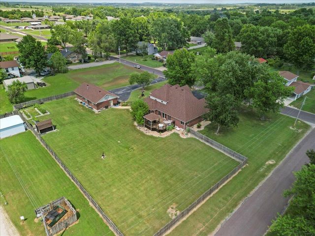 1001 Hovis Street, Mountain Grove, MO 65711