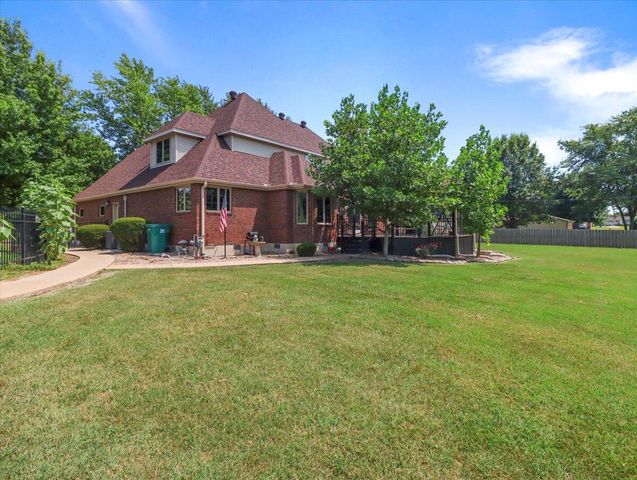 1001 Hovis Street, Mountain Grove, MO 65711