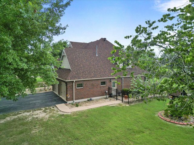 1001 Hovis Street, Mountain Grove, MO 65711