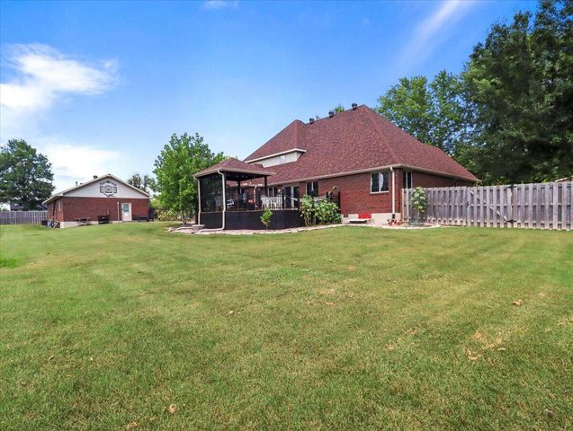 1001 Hovis Street, Mountain Grove, MO 65711