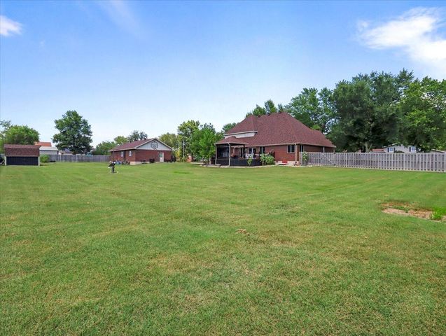 1001 Hovis Street, Mountain Grove, MO 65711