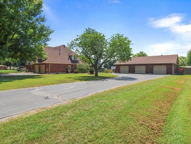 1001 Hovis Street, Mountain Grove, MO 65711
