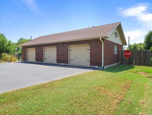 1001 Hovis Street, Mountain Grove, MO 65711