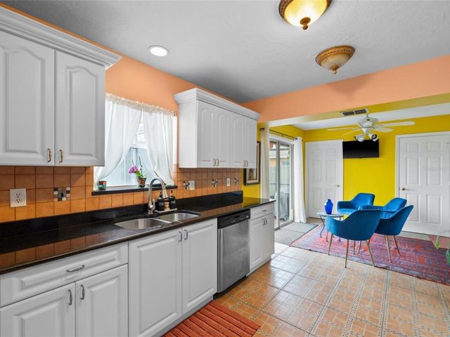 3910 77TH PLACE E, Sarasota, FL 34243