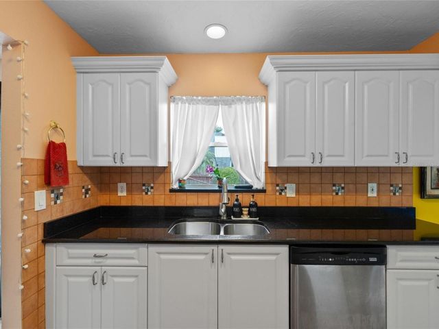 3910 77TH PLACE E, Sarasota, FL 34243