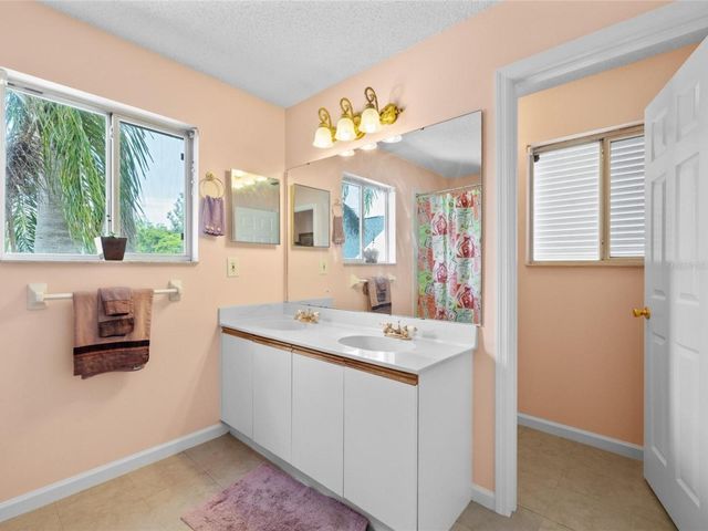 3910 77TH PLACE E, Sarasota, FL 34243