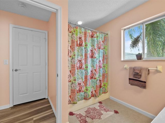 3910 77TH PLACE E, Sarasota, FL 34243
