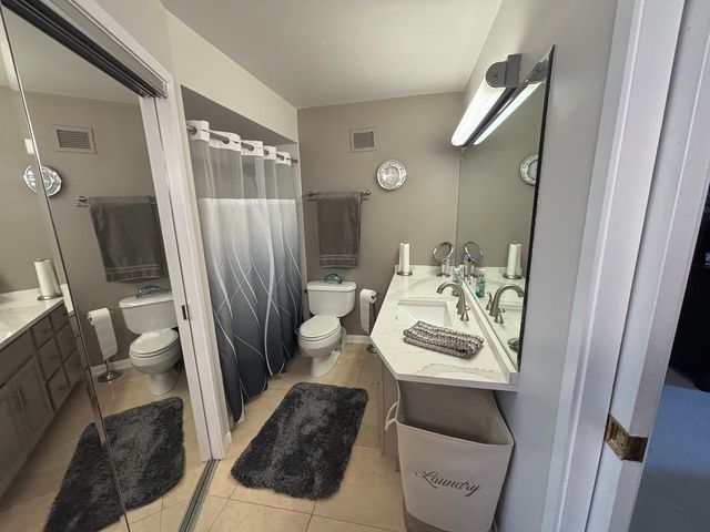 40 N Tower Road 10M, Oak Brook, IL 60523