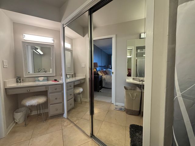 40 N Tower Road 10M, Oak Brook, IL 60523