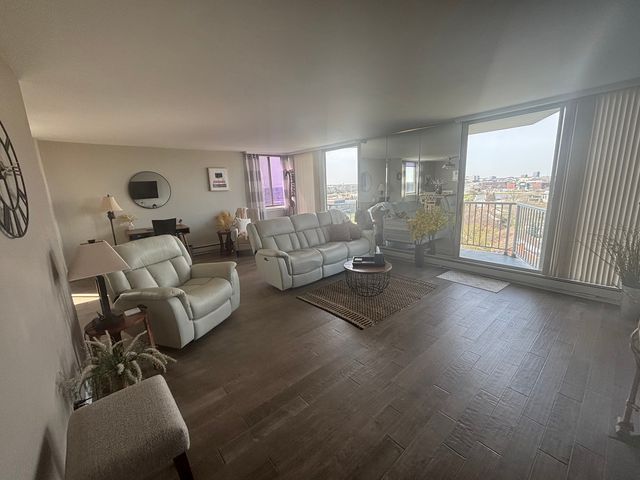 40 N Tower Road 10M, Oak Brook, IL 60523