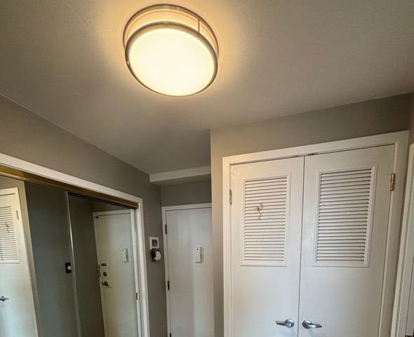 40 N Tower Road 10M, Oak Brook, IL 60523