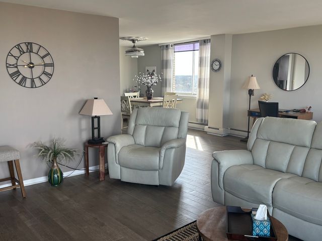 40 N Tower Road 10M, Oak Brook, IL 60523