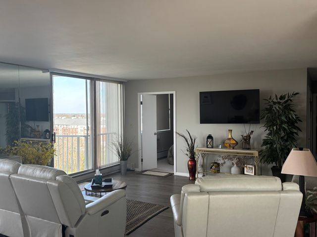 40 N Tower Road 10M, Oak Brook, IL 60523