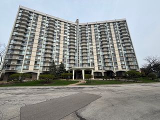 40 N Tower Road 10M, Oak Brook, IL 60523