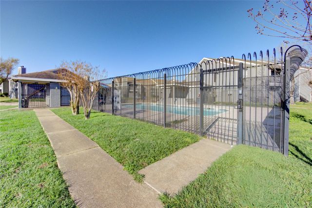 12500 Sandpiper Drive 197, Houston, TX 77035