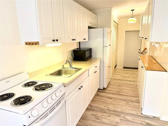 516 NORTHMOOR AVENUE N, St Petersburg, FL 33702