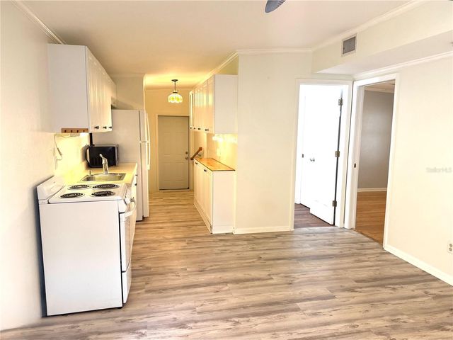 516 NORTHMOOR AVENUE N, St Petersburg, FL 33702