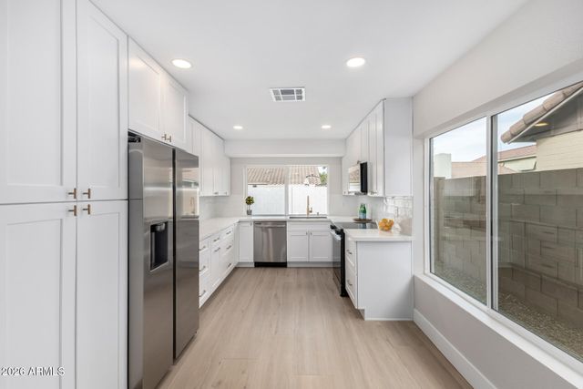 942 E DRIFTWOOD Drive, Tempe, AZ 85283