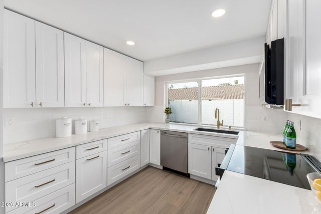 942 E DRIFTWOOD Drive, Tempe, AZ 85283