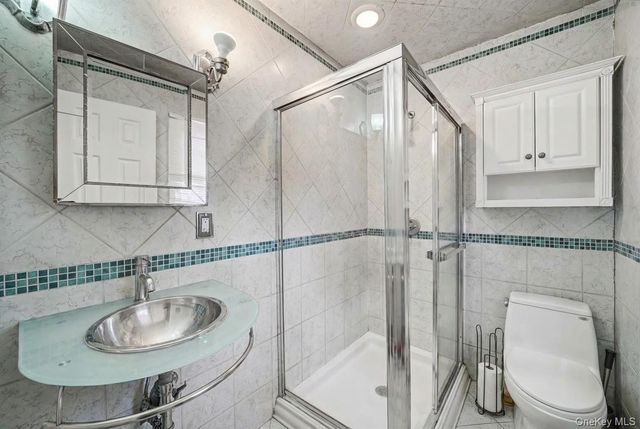 6 Kakiat Lane, Spring Valley, NY 10977