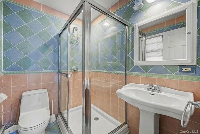 6 Kakiat Lane, Spring Valley, NY 10977