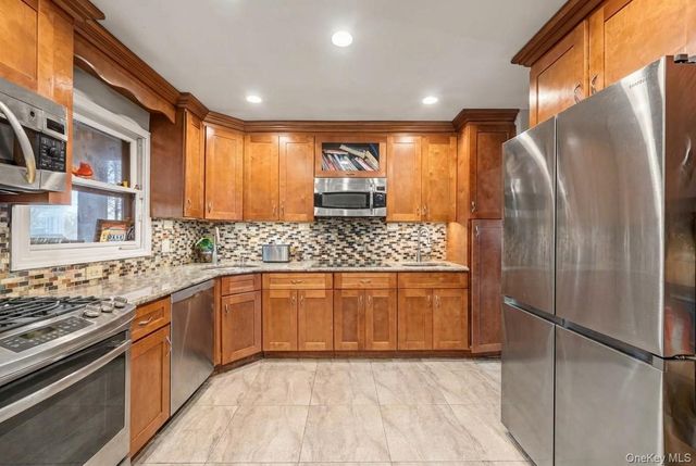 6 Kakiat Lane, Spring Valley, NY 10977