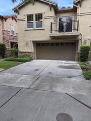 3301 N Park Dr #2812, Sacramento, CA 95835