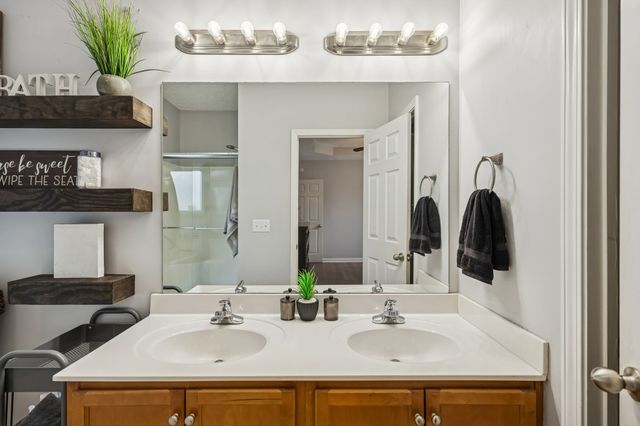 125 Auburn Ct, Murfreesboro, TN 37128