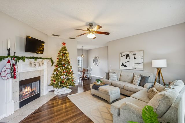 125 Auburn Ct, Murfreesboro, TN 37128