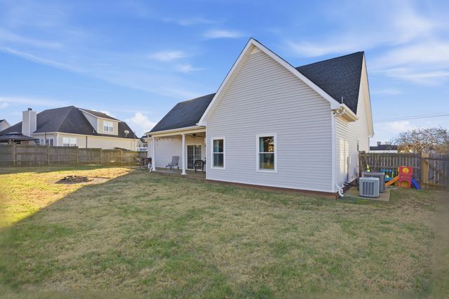 125 Auburn Ct, Murfreesboro, TN 37128