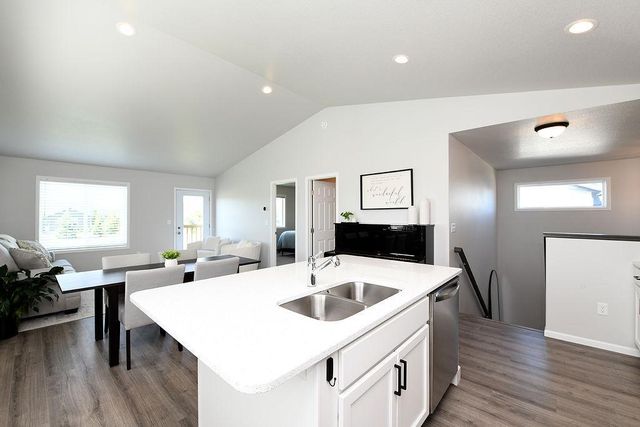 1444 69 Avenue S, Fargo, ND 58104
