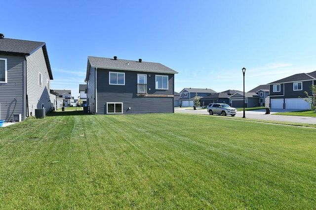 1444 69 Avenue S, Fargo, ND 58104