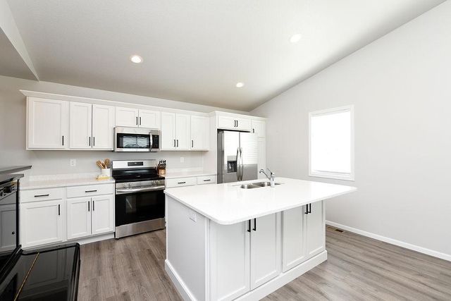 1444 69 Avenue S, Fargo, ND 58104