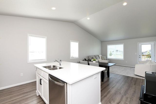 1444 69 Avenue S, Fargo, ND 58104