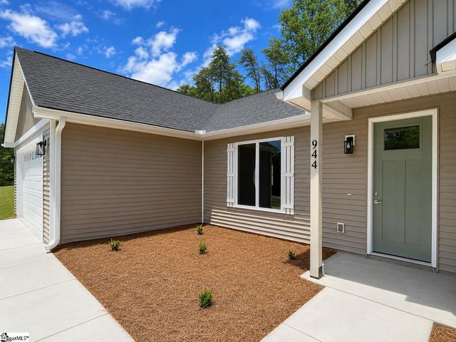 944 Tubbs Mountain Road, Travelers Rest, SC 29690