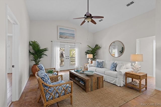 43 64th Street, Yankeetown, FL 34498