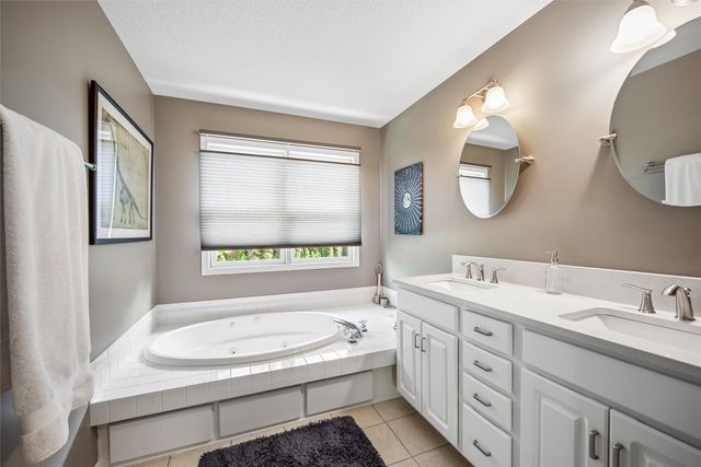 8110 Chambery Boulevard, Johnston, IA 50131