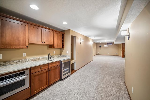 8110 Chambery Boulevard, Johnston, IA 50131