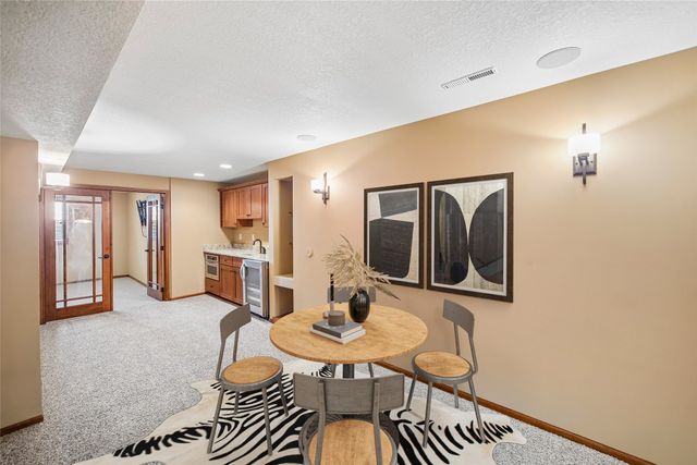 8110 Chambery Boulevard, Johnston, IA 50131