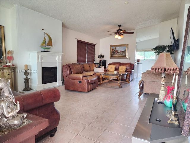 2623 Harding St, Hollywood, FL 33020