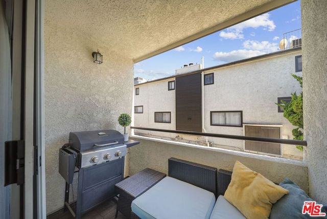 7658 Topanga Canyon Boulevard 113, Canoga Park, CA 91304