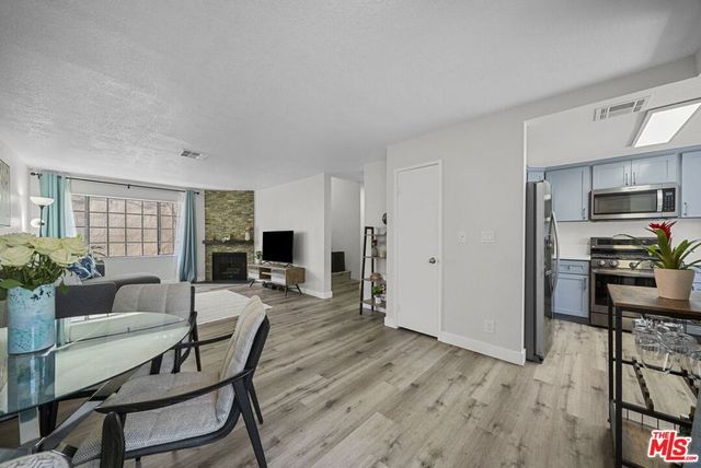 7658 Topanga Canyon Boulevard 113, Canoga Park, CA 91304