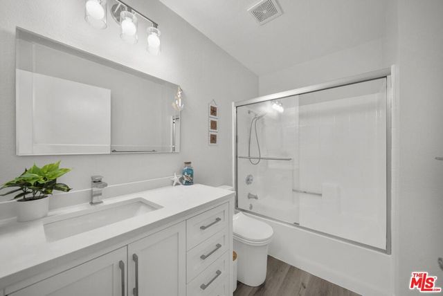 7658 Topanga Canyon Boulevard 113, Canoga Park, CA 91304